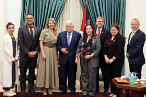 وزيرة خاردجية كندا مع الرئيس الفلسطيني